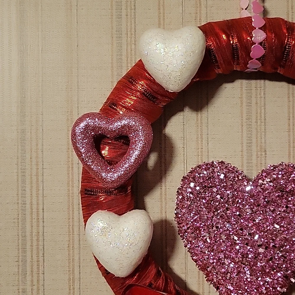 HAND CRAFTED WREATH VALENTINE'S HEARTS A PLENTY